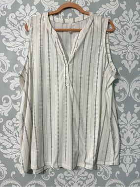 💫4/$25 • 2 Dye 4 Sleeveless White Striped V-Neck Top